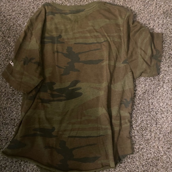 Raised On Country Chris Young Camp Crop Fitted Top - Picture 3 of 3